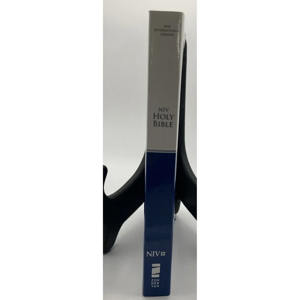 NIV Economy Bible [Blue] by Bíblica Inc (2011) Paperback) Vacation Bible School